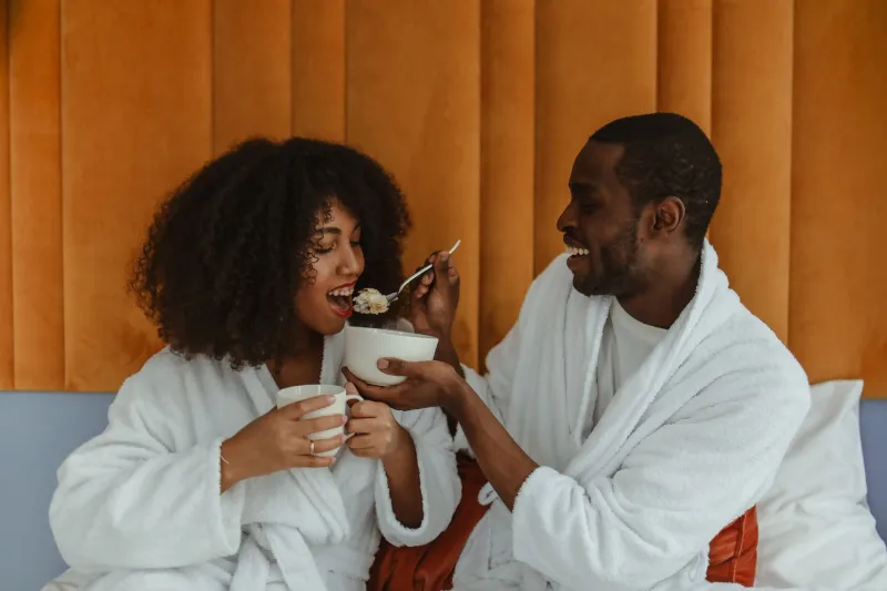 Ce que les couples heureux font différemment (et qu'on ne vous a jamais vraiment dit)